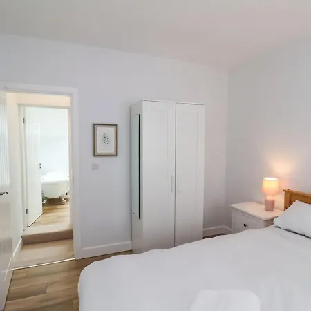 94 Church Street * Guisborough